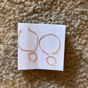 2 piece set of earrings